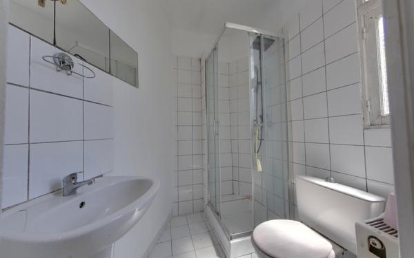 Immeuble à vendre    4 pièces • 68 m2 Montreuil