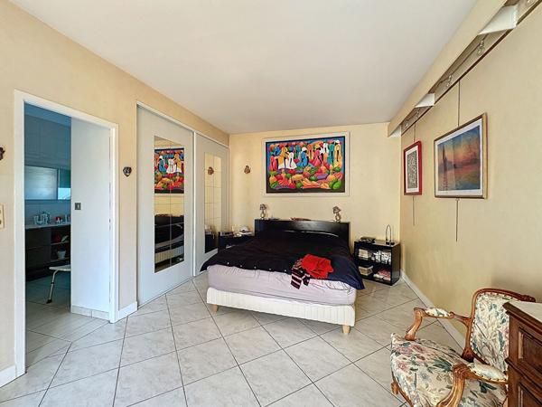 Maison de plain - pied de 5 pièces (210 m²) sur terrain de 1500m2 à Eysines - Quartier LE PINSAN