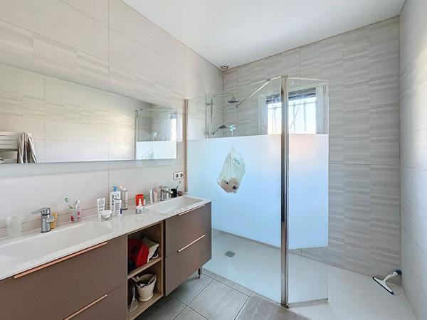 Maison de plain - pied de 5 pièces (210 m²) sur terrain de 1500m2 à Eysines - Quartier LE PINSAN