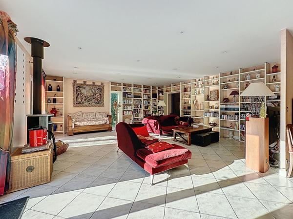 Maison de plain - pied de 5 pièces (210 m²) sur terrain de 1500m2 à Eysines - Quartier LE PINSAN