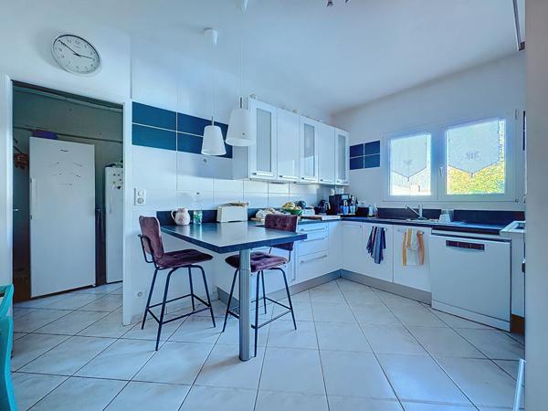 Maison de plain - pied de 5 pièces (210 m²) sur terrain de 1500m2 à Eysines - Quartier LE PINSAN