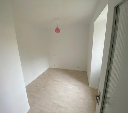 Maison de village  de  1693  5 pièce(s) 88 m2 PEAULE