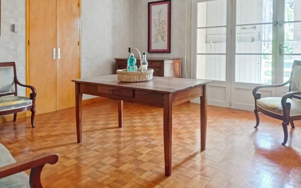 Maison à vendre    9 pièces •  Laudun-l'Ardoise