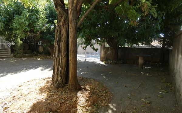 Maison à vendre    9 pièces •  Laudun-l'Ardoise