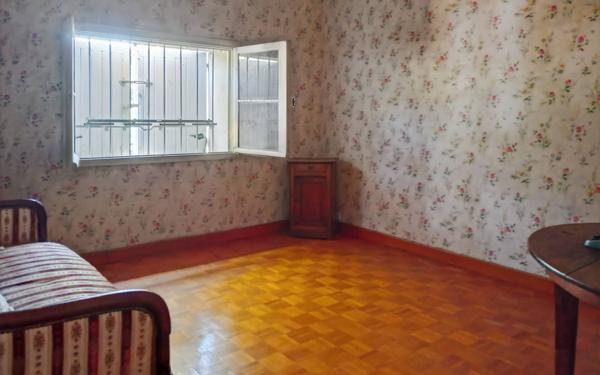 Maison à vendre    9 pièces •  Laudun-l'Ardoise