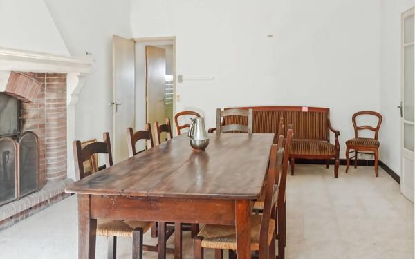 Maison à vendre    9 pièces •  Laudun-l'Ardoise