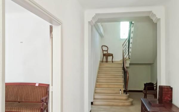 Maison à vendre    9 pièces •  Laudun-l'Ardoise