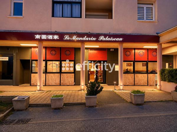 Local Commercial
         3 pièces
        - 189 m² Exclusivité 165 000 € *
