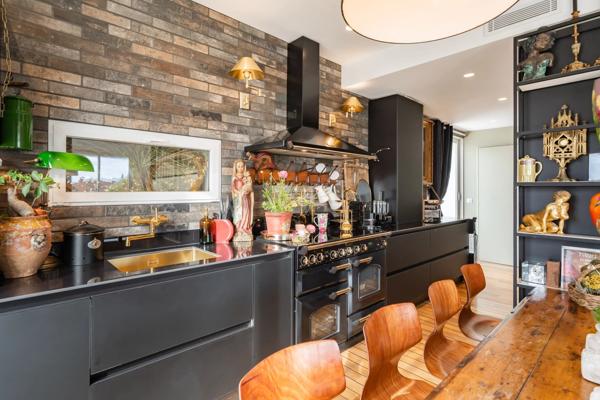 Penthouse avec grande terrasse dominant la ville