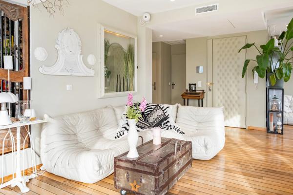 Penthouse avec grande terrasse dominant la ville