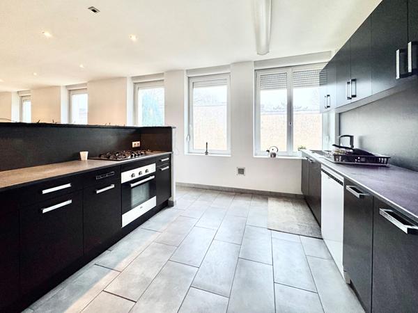 Maison - Loft avec son logement indépendant + 2 garages + jardin