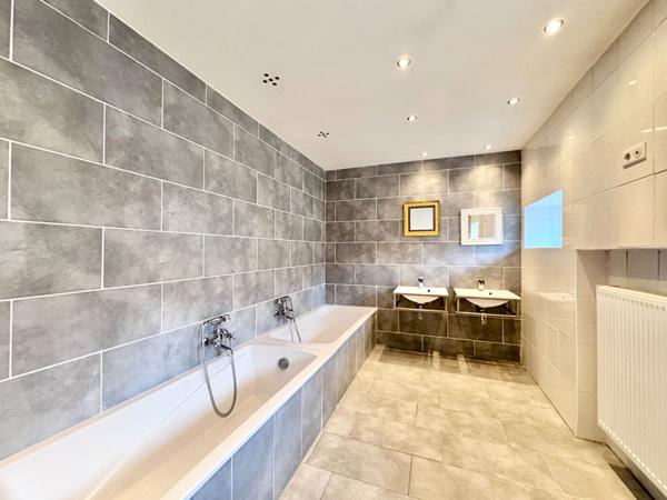 Maison - Loft avec son logement indépendant + 2 garages + jardin