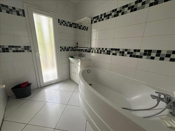 Appartement à louer 1 235 € CC TALENCE 4 p 66 m² DPE D