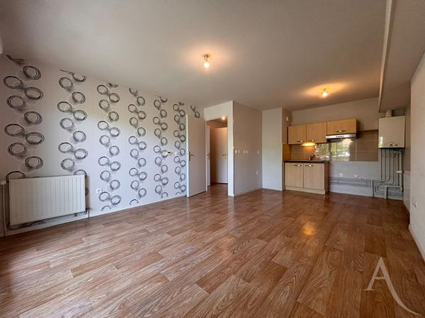 Appartement Bourges Palencia 2 pièces parking et terrasse !