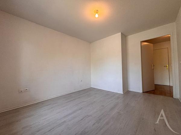 Appartement Bourges Palencia 2 pièces parking et terrasse !