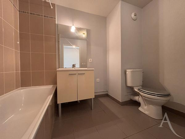 Appartement Bourges Palencia 2 pièces parking et terrasse !