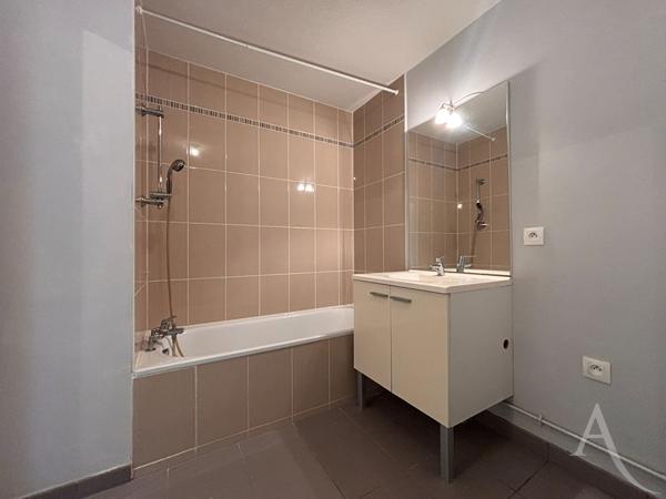 Appartement Bourges Palencia 2 pièces parking et terrasse !