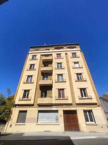 Vente                                                      Appartement
                        
                     2 pièces                      53 m2                     à Grenoble