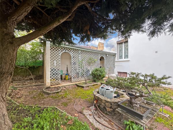 Trévoux (01600) Au cœur historique de Trévoux, près des bords de Saône, Spacieuse maison familiale de ville, terrain et garage