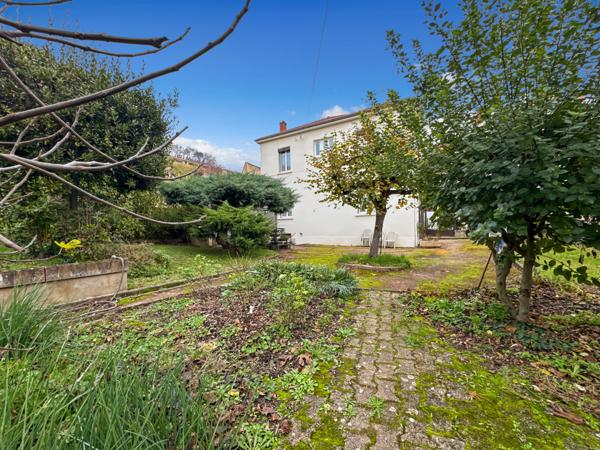 Trévoux (01600) Au cœur historique de Trévoux, près des bords de Saône, Spacieuse maison familiale de ville, terrain et garage