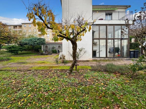 Trévoux (01600) Au cœur historique de Trévoux, près des bords de Saône, Spacieuse maison familiale de ville, terrain et garage