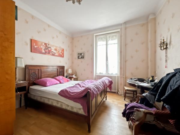 Trévoux (01600) Au cœur historique de Trévoux, près des bords de Saône, Spacieuse maison familiale de ville, terrain et garage