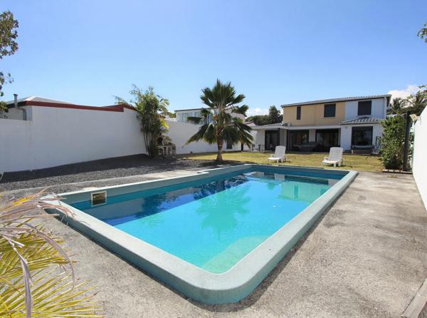 A vendre, Villa F5, 4 chambres, 140m2 hab, Piscine, Jardin de 650m2, Bois d'Olives, Saint Pierre 97432
