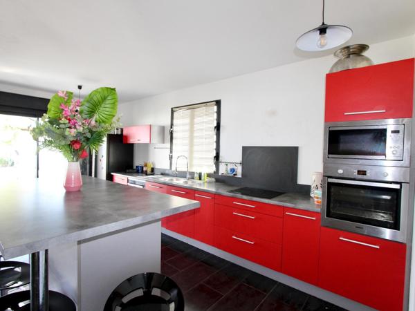 A vendre, Villa F5, 4 chambres, 140m2 hab, Piscine, Jardin de 650m2, Bois d'Olives, Saint Pierre 97432