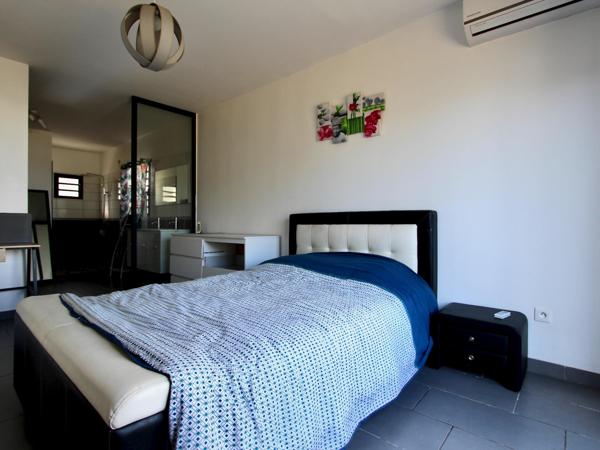 A vendre, Villa F5, 4 chambres, 140m2 hab, Piscine, Jardin de 650m2, Bois d'Olives, Saint Pierre 97432