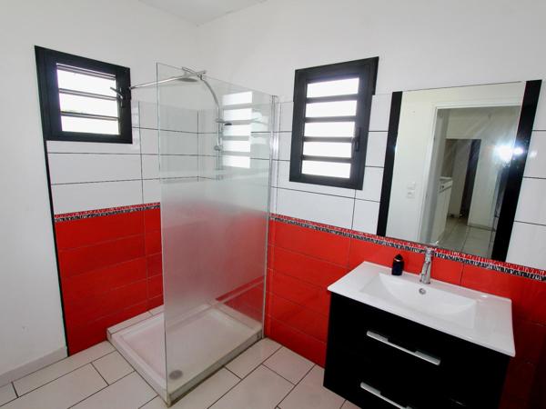 A vendre, Villa F5, 4 chambres, 140m2 hab, Piscine, Jardin de 650m2, Bois d'Olives, Saint Pierre 97432