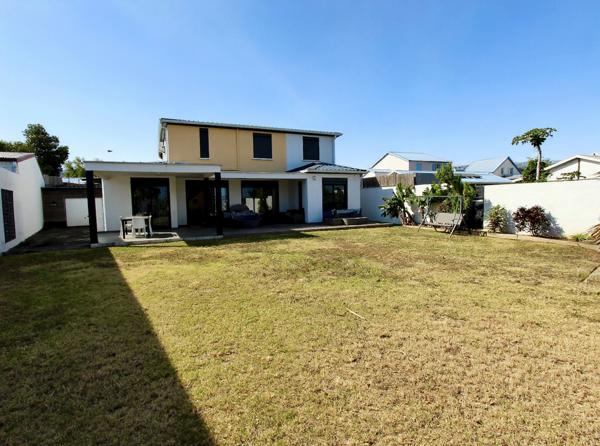 A vendre, Villa F5, 4 chambres, 140m2 hab, Piscine, Jardin de 650m2, Bois d'Olives, Saint Pierre 97432