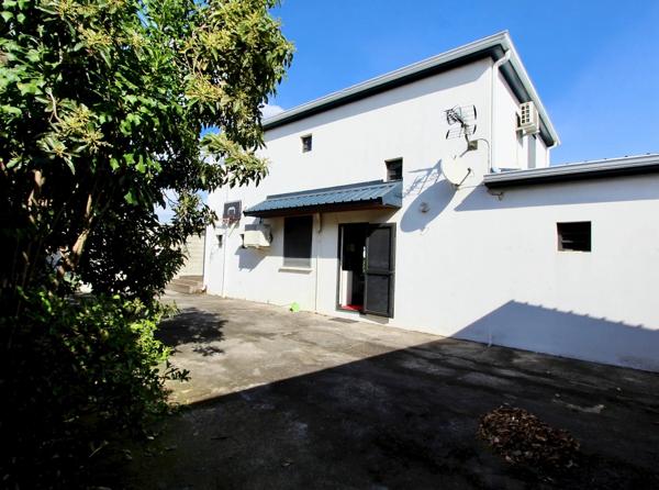 A vendre, Villa F5, 4 chambres, 140m2 hab, Piscine, Jardin de 650m2, Bois d'Olives, Saint Pierre 97432