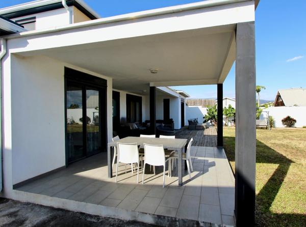 A vendre, Villa F5, 4 chambres, 140m2 hab, Piscine, Jardin de 650m2, Bois d'Olives, Saint Pierre 97432