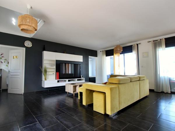 A vendre, Villa F5, 4 chambres, 140m2 hab, Piscine, Jardin de 650m2, Bois d'Olives, Saint Pierre 97432