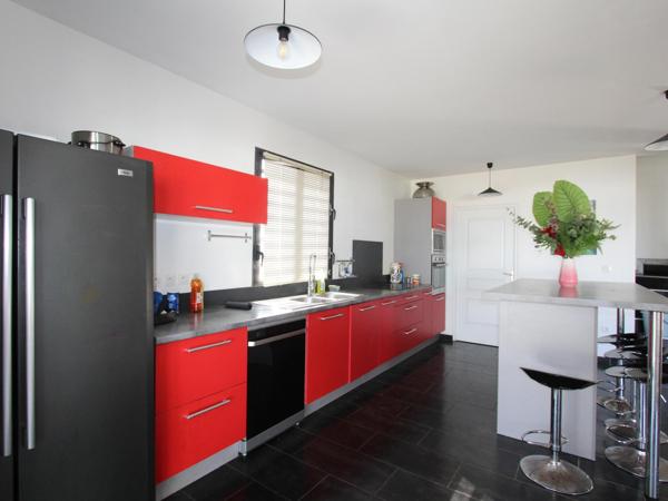 A vendre, Villa F5, 4 chambres, 140m2 hab, Piscine, Jardin de 650m2, Bois d'Olives, Saint Pierre 97432