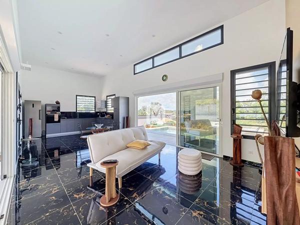 DPT GUYANE, À Louer REMIRE MONTJOLY Maison T3 Bis de Standing meublée de 104 m2