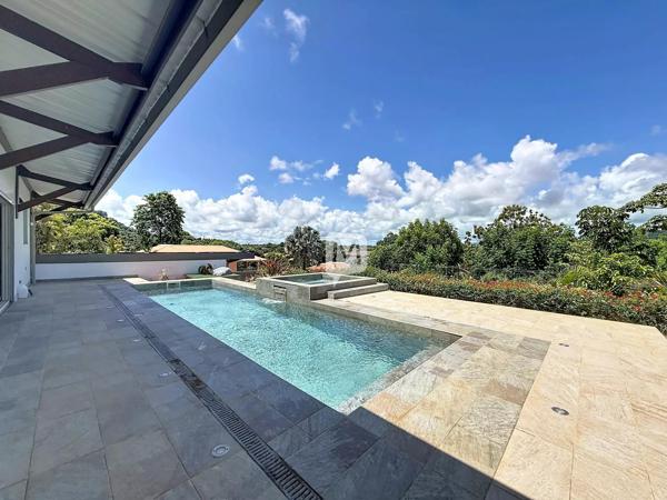 DPT GUYANE, À Louer REMIRE MONTJOLY Maison T3 Bis de Standing meublée de 104 m2