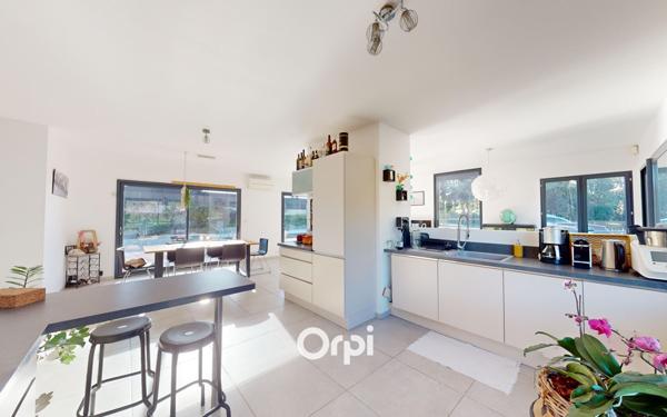 Maison à vendre    4 pièces • 160 m2 Hyères