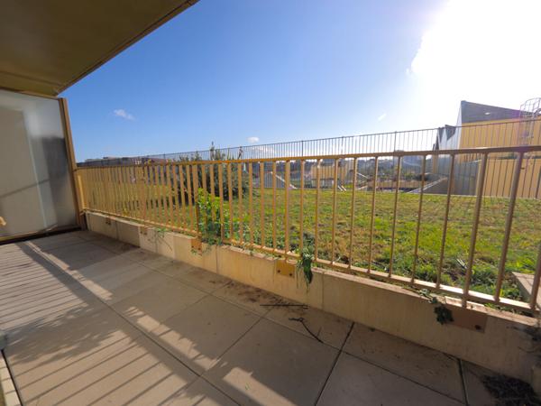 Appartement 3 pièces avec terrasse ? Au coeur de la vie romainvilloise (ZAC de l'Horloge)