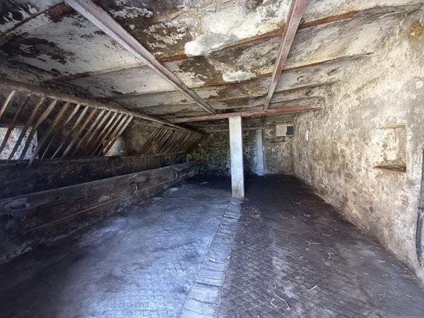 Grange en pierres avec fort potentiel sur Saint Sulpice