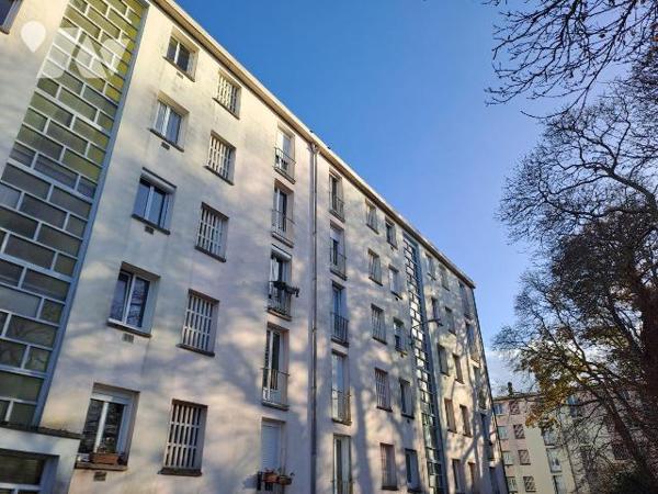 A VENDRE , quartier de Prat Maria, appartement T3 de 57 m². Situé au 3ème étage, il comprend un...