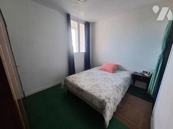 A VENDRE , quartier de Prat Maria, appartement T3 de 57 m². Situé au 3ème étage, il comprend un...