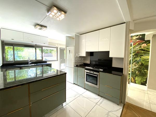"Versailles Clagny-Glatigny" ? Élégante maison de caractère de 105 m² avec jardin, dans un environnement privilégié ! Loyer 2 350 €/mois charges comprises **  - Référence  28192