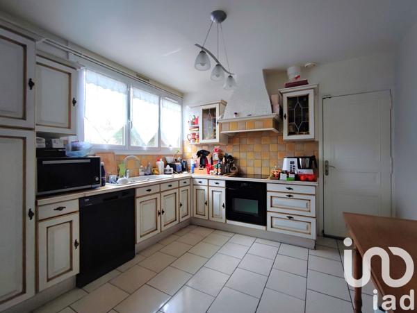 Maison 7 pièces de 106 m² à Chars (95750)