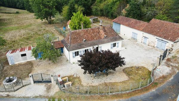 MAISON, GRANGE, DEPENDANCES, AU CALME D'UN HAMEAU