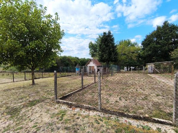 MAISON, GRANGE, DEPENDANCES, AU CALME D'UN HAMEAU