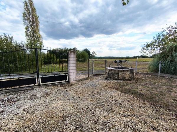 MAISON, GRANGE, DEPENDANCES, AU CALME D'UN HAMEAU