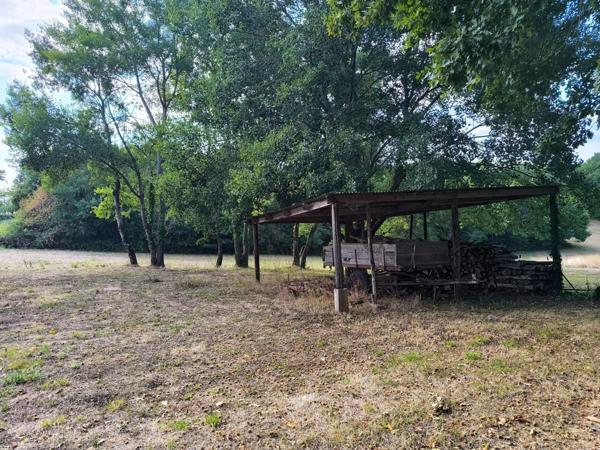 MAISON, GRANGE, DEPENDANCES, AU CALME D'UN HAMEAU
