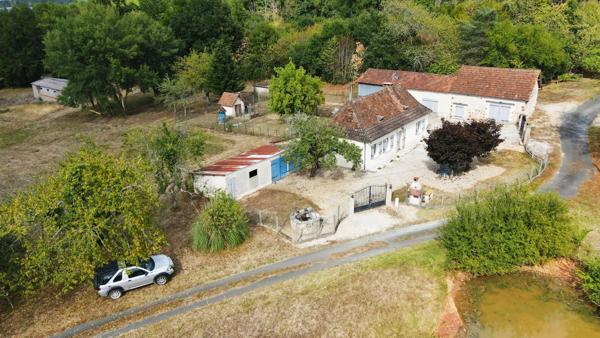 MAISON, GRANGE, DEPENDANCES, AU CALME D'UN HAMEAU