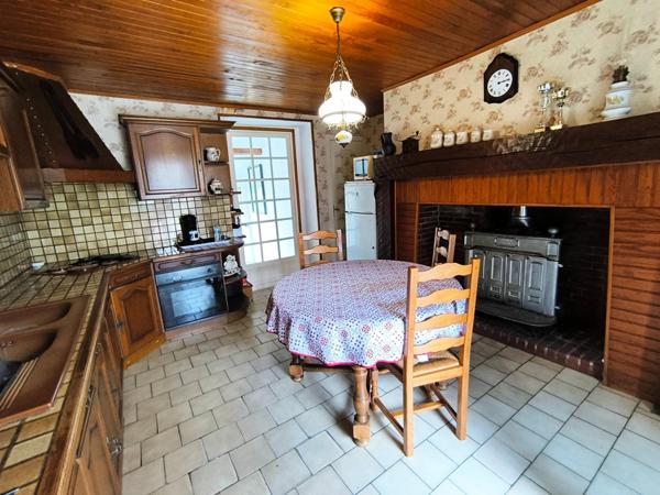 MAISON, GRANGE, DEPENDANCES, AU CALME D'UN HAMEAU